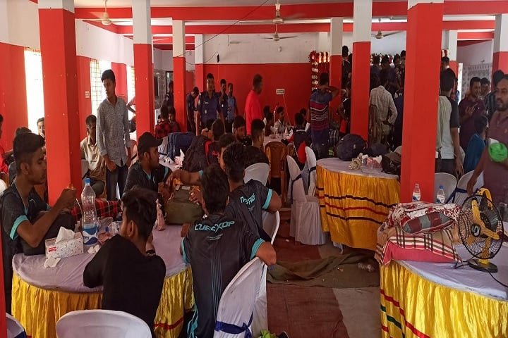 কমিউনিটি সেন্টার ভাড়া করে পাবজি গেমের আয়োজন আটক ১০৮