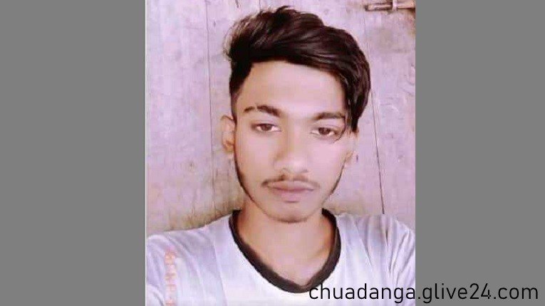 চলন্ত ট্রেনে সেলফি তুলতে গিয়ে স্কুলছাত্রের মৃত্যু