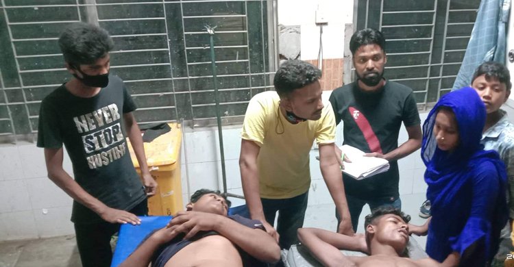 দুর্ঘটনায় আহত দুই তরুণের কাছে মিললো ৮১ বোতল ফেনসিডিল